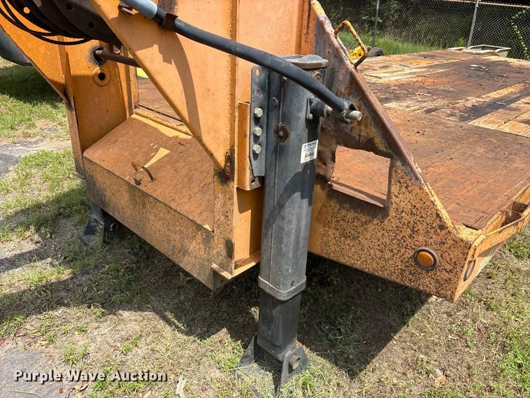 image for item ET0008 2009 Big Tex 3XGN-20+5 equipment trailer