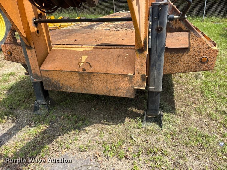 image for item ET0008 2009 Big Tex 3XGN-20+5 equipment trailer