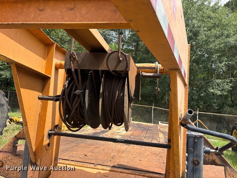 image for item ET0008 2009 Big Tex 3XGN-20+5 equipment trailer
