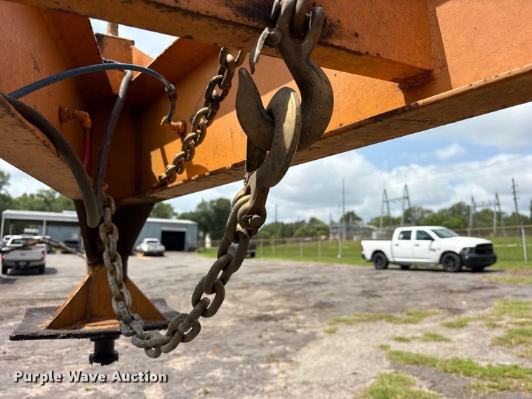 image for item ET0008 2009 Big Tex 3XGN-20+5 equipment trailer