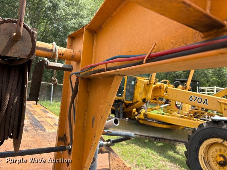 image for item ET0008 2009 Big Tex 3XGN-20+5 equipment trailer