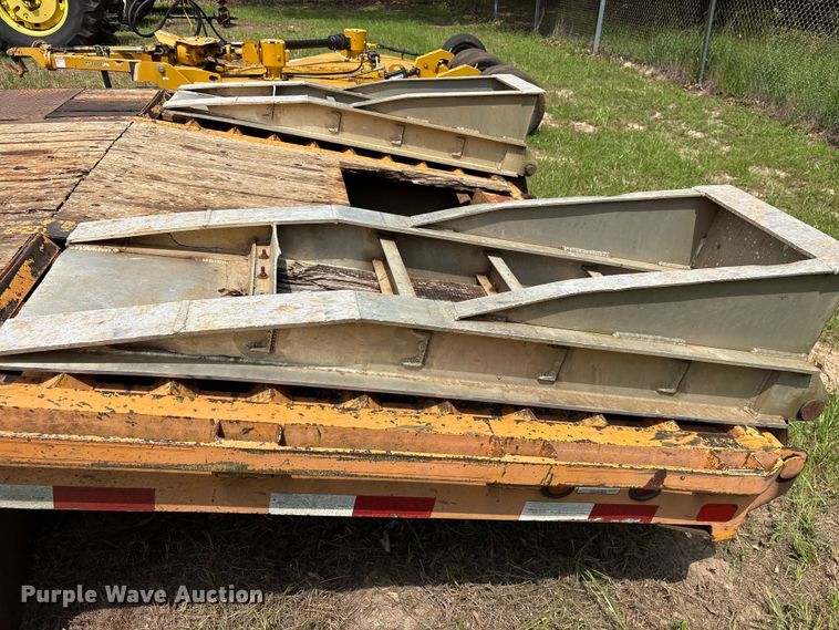 image for item ET0008 2009 Big Tex 3XGN-20+5 equipment trailer