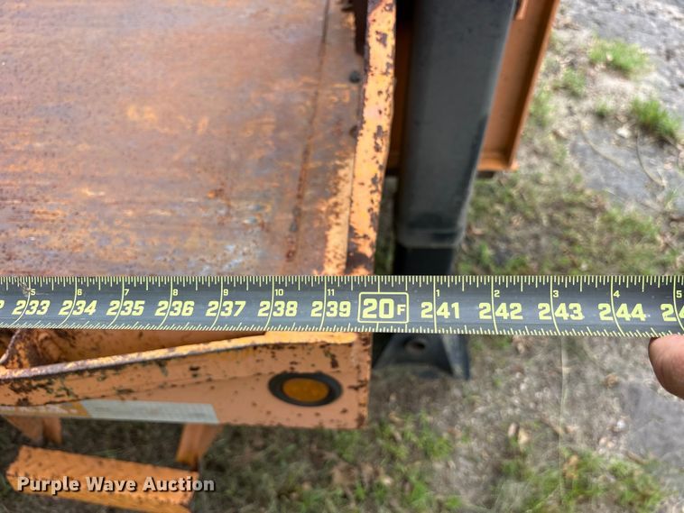 image for item ET0008 2009 Big Tex 3XGN-20+5 equipment trailer