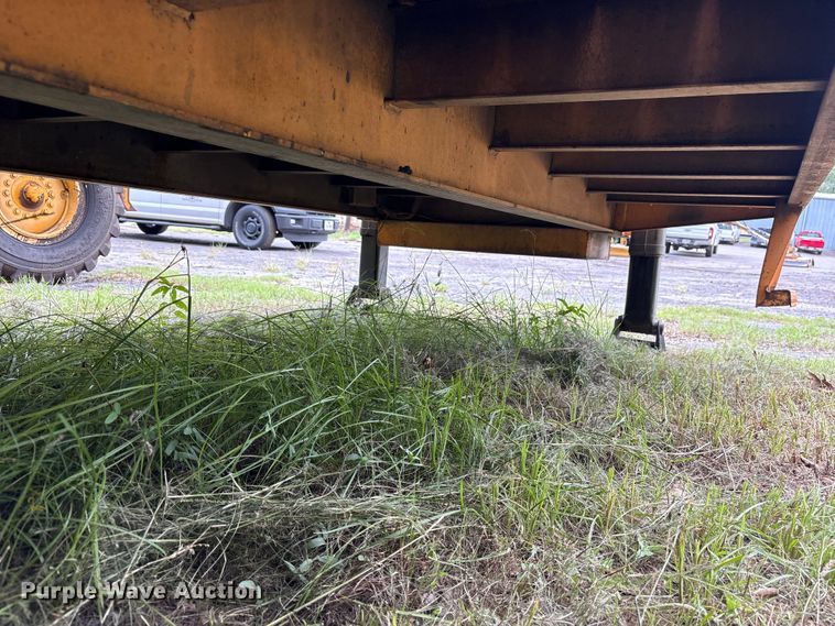 image for item ET0008 2009 Big Tex 3XGN-20+5 equipment trailer