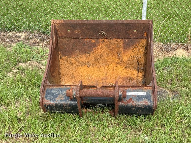 image for item ET0015 Caterpillar backhoe bucket