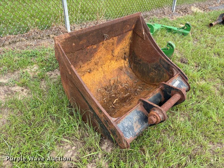 image for item ET0015 Caterpillar backhoe bucket