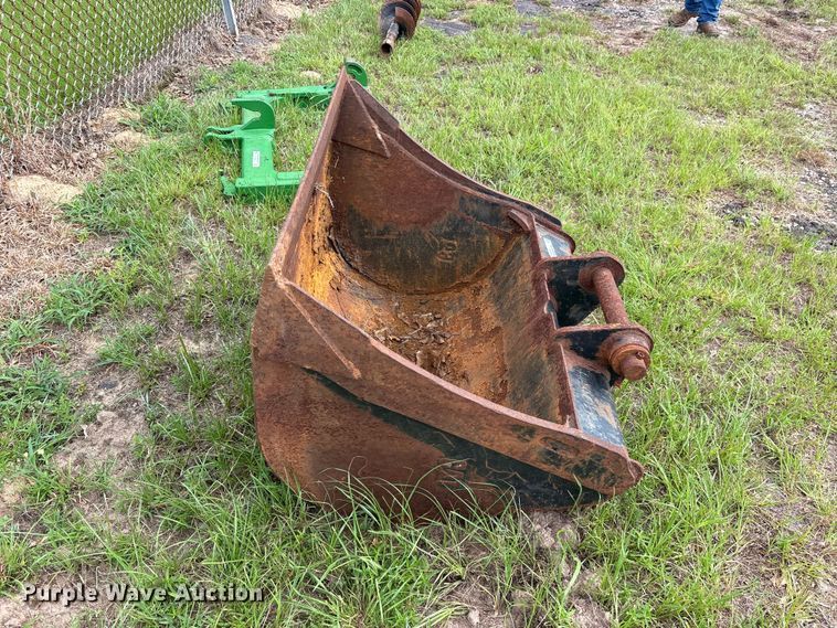 image for item ET0015 Caterpillar backhoe bucket