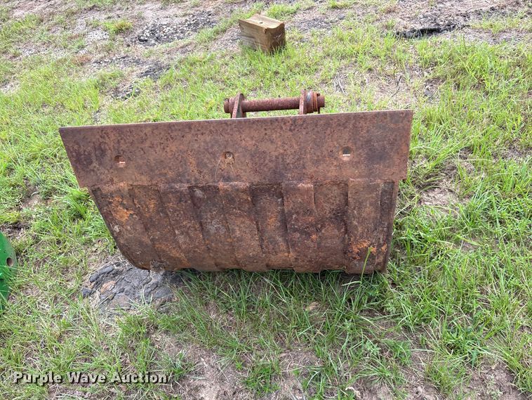 image for item ET0015 Caterpillar backhoe bucket