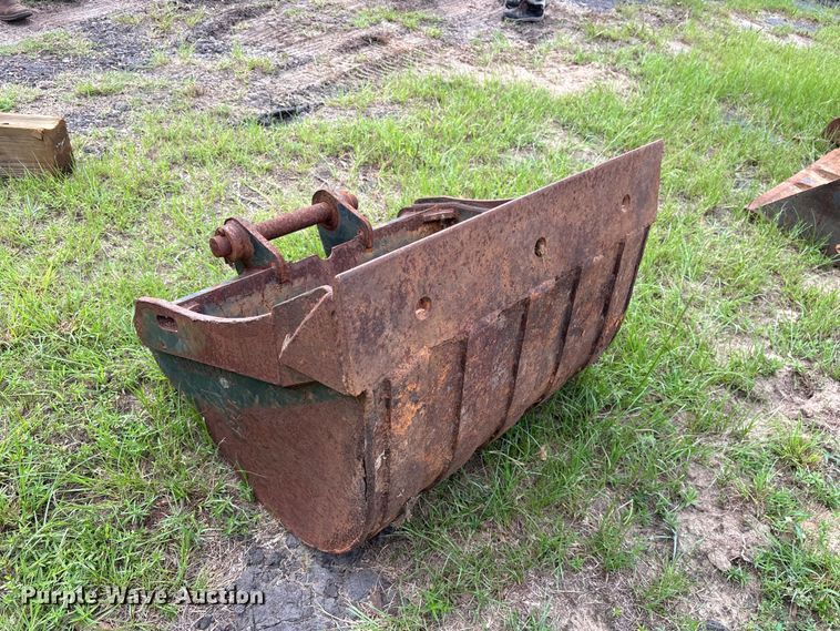 image for item ET0015 Caterpillar backhoe bucket