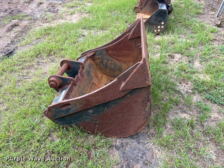 image for item ET0015 Caterpillar backhoe bucket