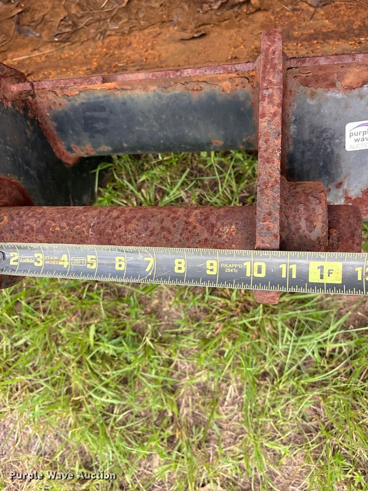 image for item ET0015 Caterpillar backhoe bucket