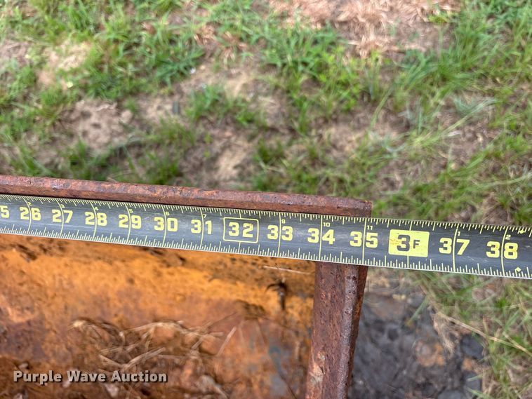 image for item ET0015 Caterpillar backhoe bucket