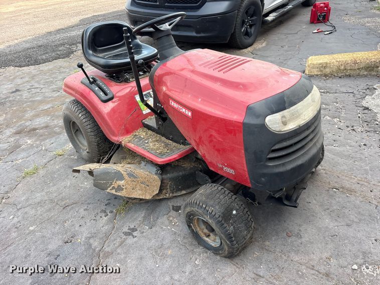 image for item ET0018 2012 Craftsman LT2000 lawn mower