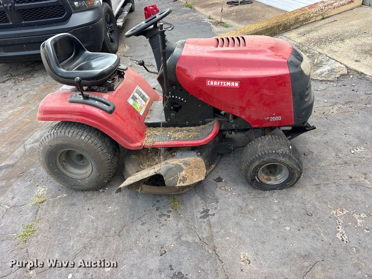 image for item ET0018 2012 Craftsman LT2000 lawn mower