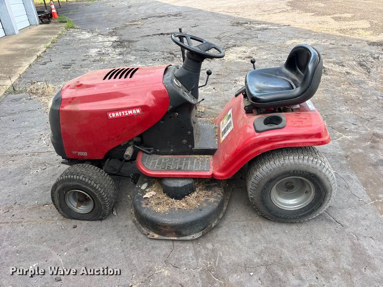 image for item ET0018 2012 Craftsman LT2000 lawn mower