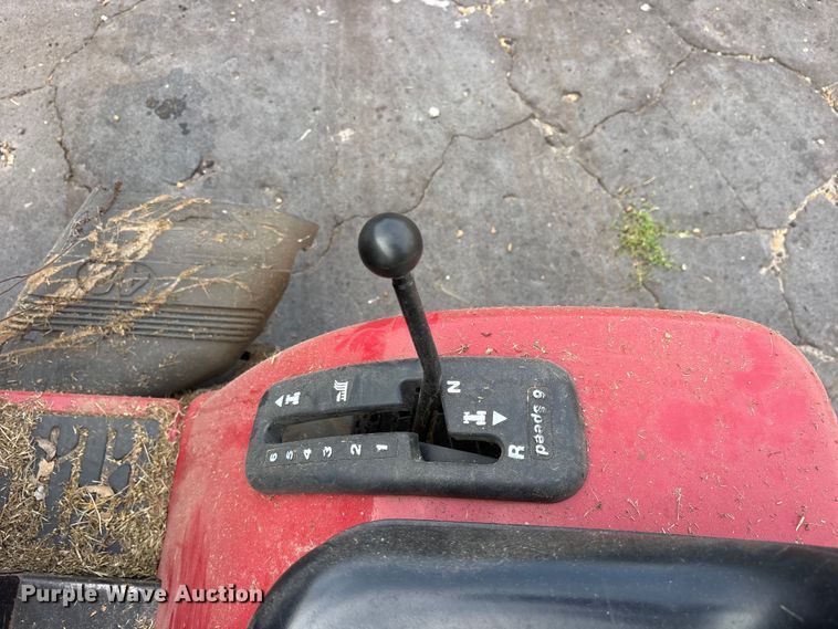 image for item ET0018 2012 Craftsman LT2000 lawn mower