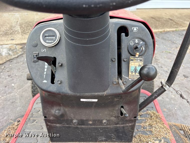 image for item ET0018 2012 Craftsman LT2000 lawn mower