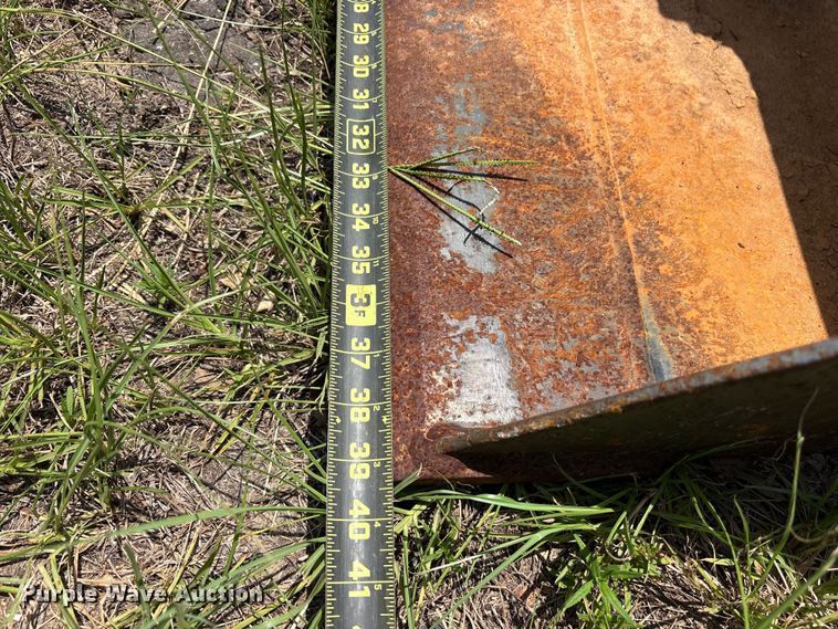 image for item ET0019 Caterpillar excavator bucket