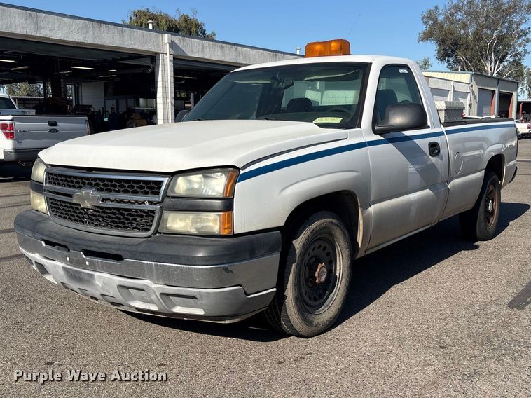 image for item ET0557 2006 Chevrolet Silverado 1500 pickup truck