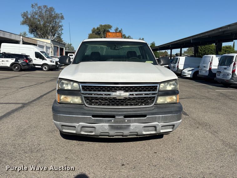 image for item ET0557 2006 Chevrolet Silverado 1500 pickup truck