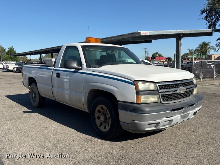 image for item ET0557 2006 Chevrolet Silverado 1500 pickup truck