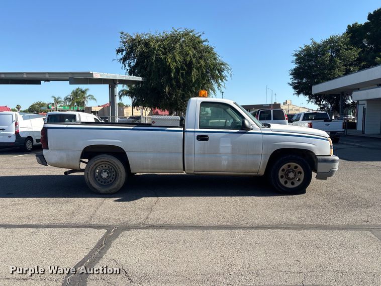 image for item ET0557 2006 Chevrolet Silverado 1500 pickup truck