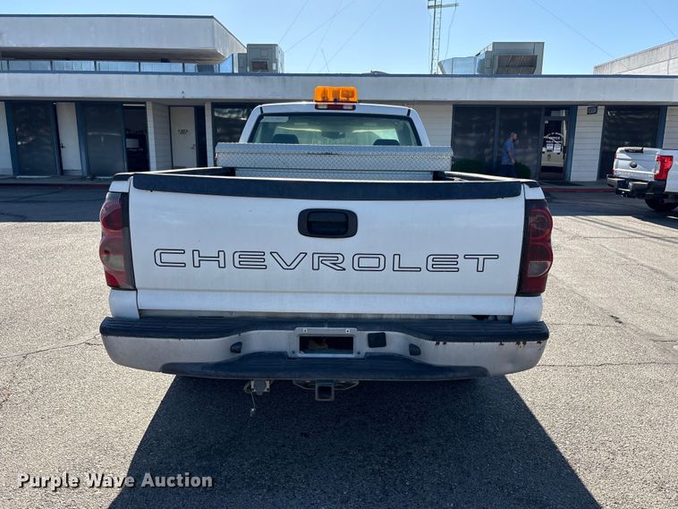 image for item ET0557 2006 Chevrolet Silverado 1500 pickup truck