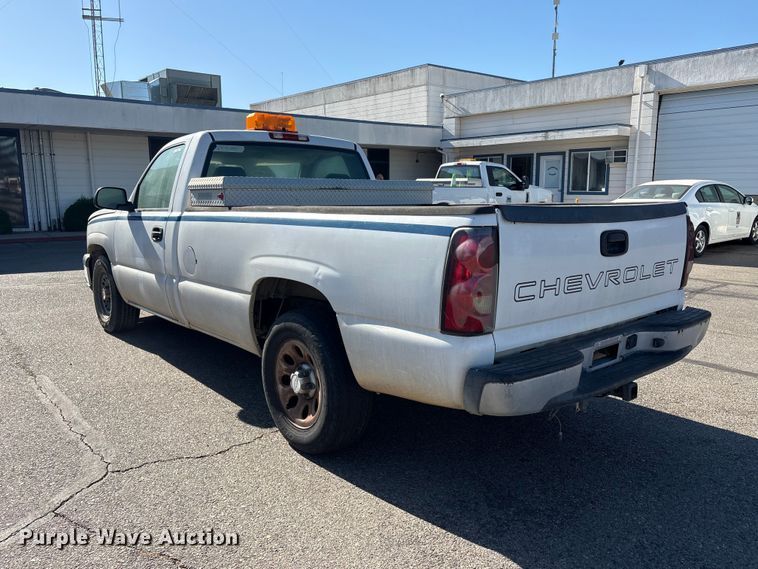 image for item ET0557 2006 Chevrolet Silverado 1500 pickup truck