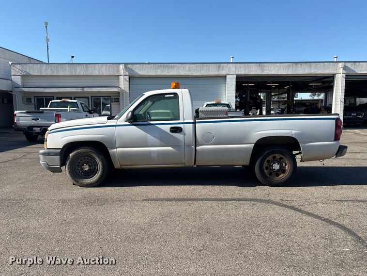 image for item ET0557 2006 Chevrolet Silverado 1500 pickup truck