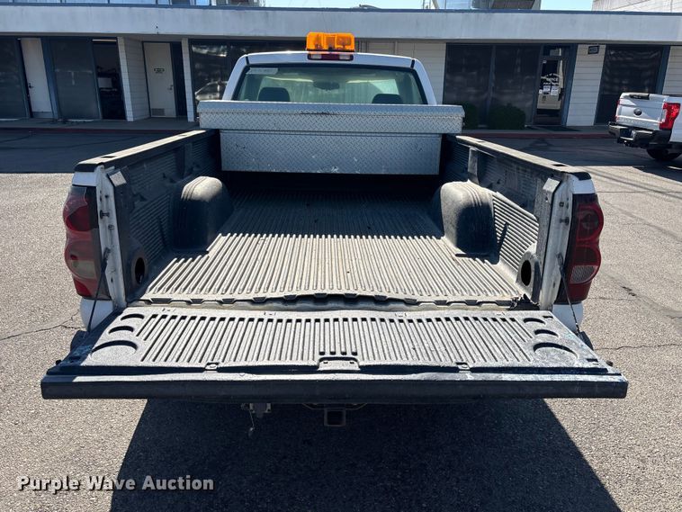 image for item ET0557 2006 Chevrolet Silverado 1500 pickup truck