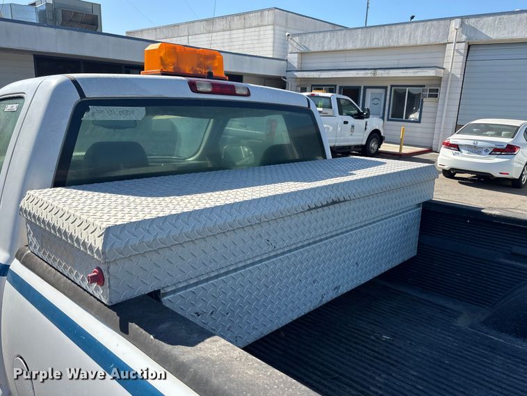 image for item ET0557 2006 Chevrolet Silverado 1500 pickup truck