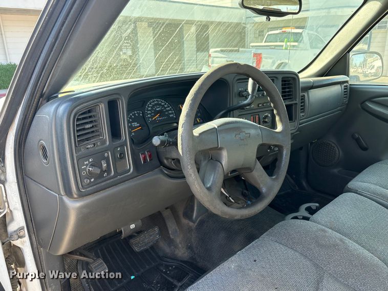 image for item ET0557 2006 Chevrolet Silverado 1500 pickup truck
