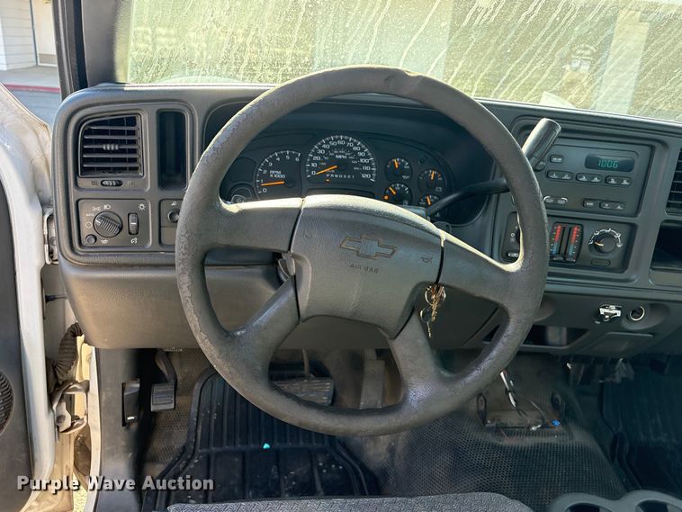 image for item ET0557 2006 Chevrolet Silverado 1500 pickup truck