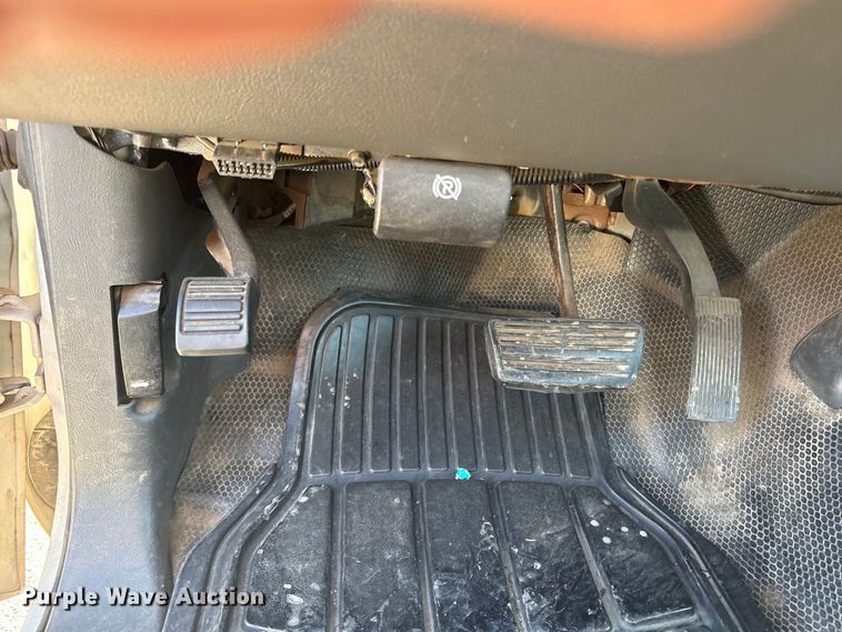 image for item ET0557 2006 Chevrolet Silverado 1500 pickup truck
