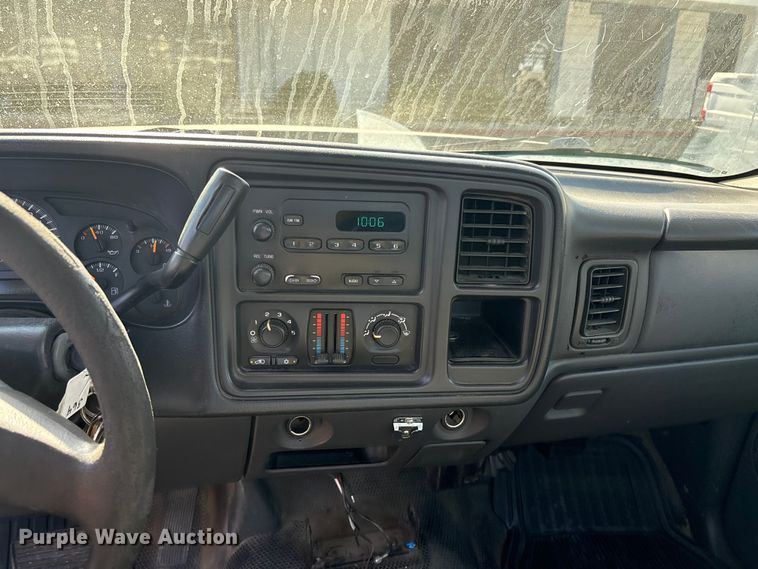 image for item ET0557 2006 Chevrolet Silverado 1500 pickup truck