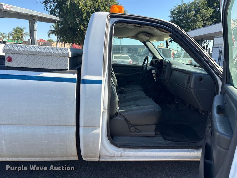 image for item ET0557 2006 Chevrolet Silverado 1500 pickup truck