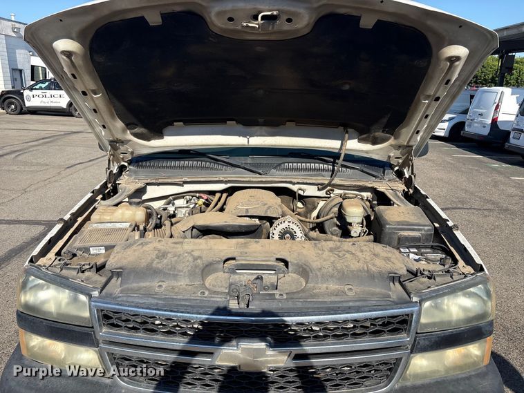image for item ET0557 2006 Chevrolet Silverado 1500 pickup truck