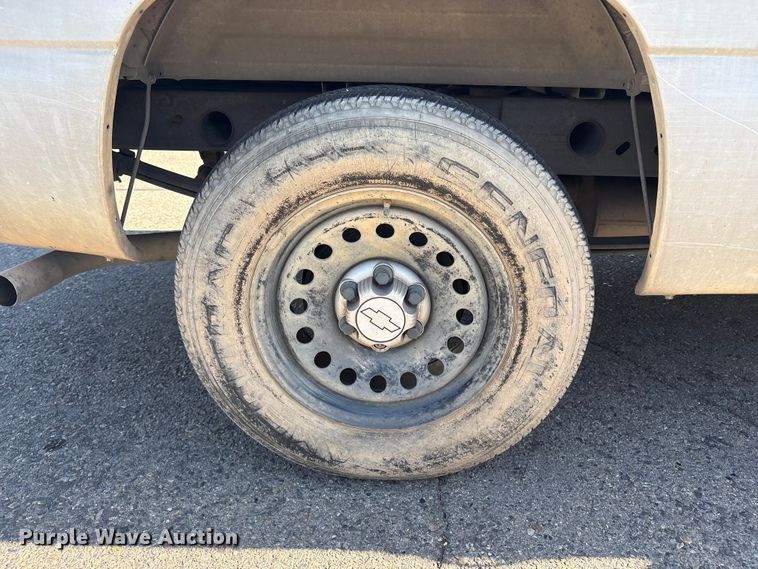 image for item ET0557 2006 Chevrolet Silverado 1500 pickup truck