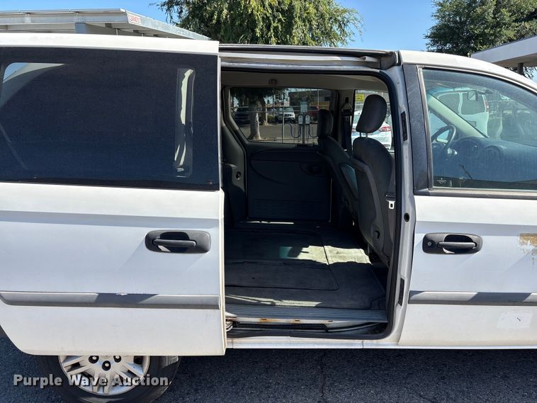 image for item ET0561 2007 Dodge Grand Caravan SUV