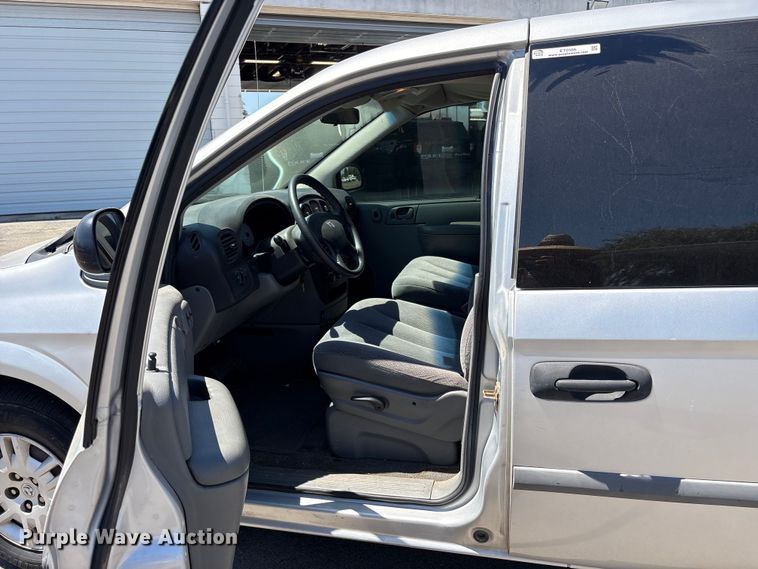 image for item ET0566 2007 Dodge Grand Caravan van