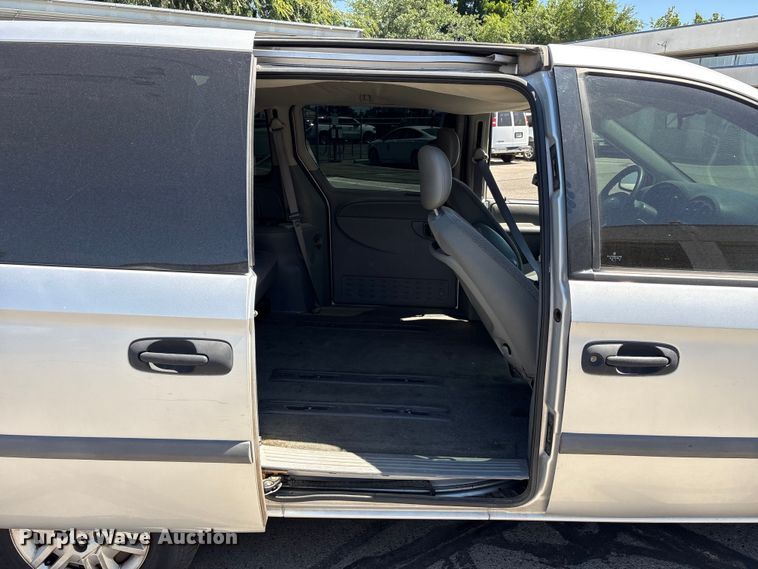 image for item ET0566 2007 Dodge Grand Caravan van