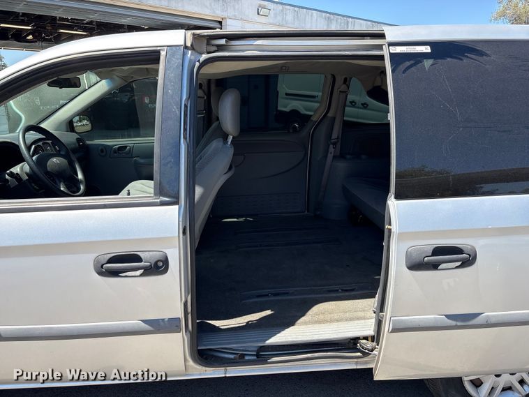 image for item ET0566 2007 Dodge Grand Caravan van