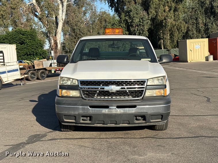 image for item ET0568 2007 Chevrolet Silverado 1500 pickup truck