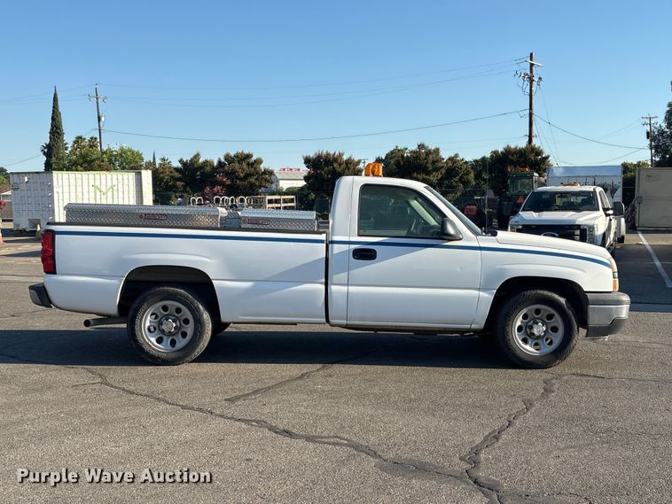 image for item ET0568 2007 Chevrolet Silverado 1500 pickup truck