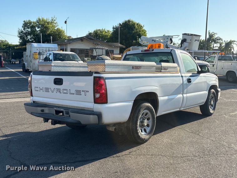 image for item ET0568 2007 Chevrolet Silverado 1500 pickup truck