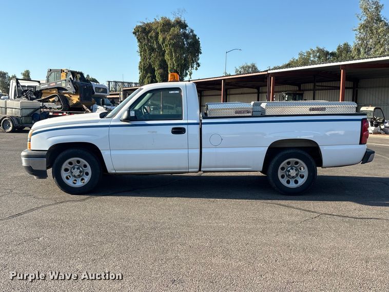 image for item ET0568 2007 Chevrolet Silverado 1500 pickup truck