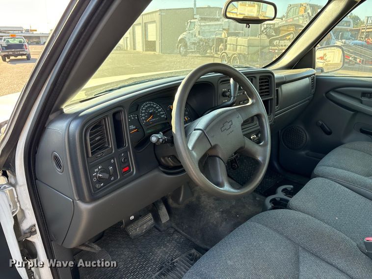 image for item ET0568 2007 Chevrolet Silverado 1500 pickup truck