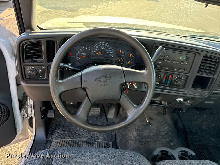 image for item ET0568 2007 Chevrolet Silverado 1500 pickup truck