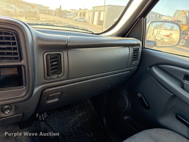 image for item ET0568 2007 Chevrolet Silverado 1500 pickup truck