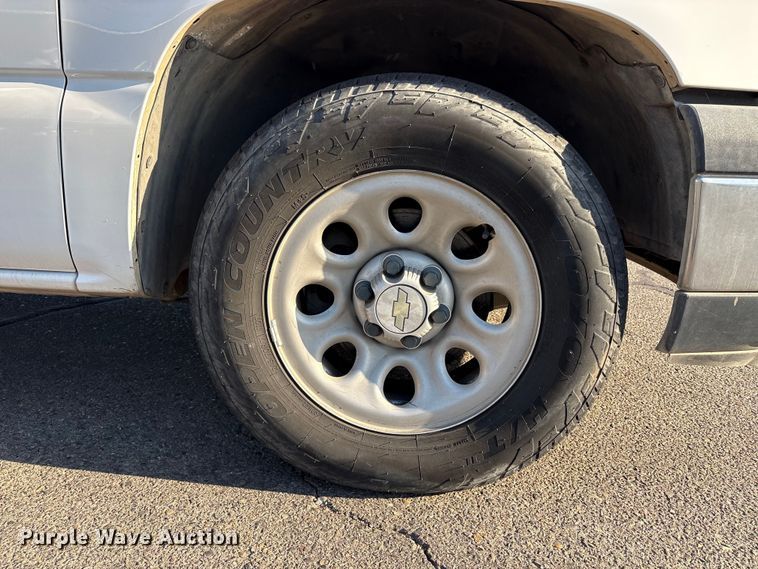 image for item ET0568 2007 Chevrolet Silverado 1500 pickup truck
